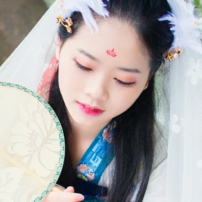 羽毛女生头像，唯美古风真人头像