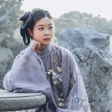 素雅灰色汉服女生头像，唯美古风真人头像