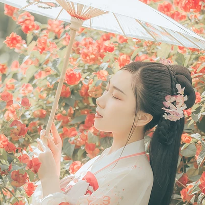 花开带团扇女生头像，唯美古风真人头像
