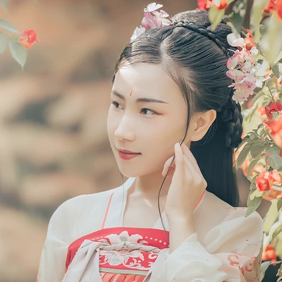 花开带团扇女生头像，唯美古风真人头像