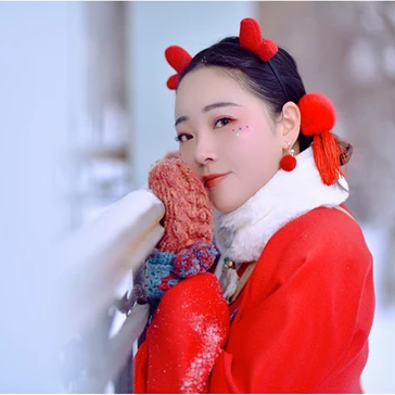 雪景俏皮可爱女生头像，唯美古风真人头像