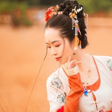 娇艳文艺女生头像，唯美古风真人头像