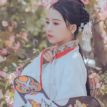 粉色木棉花少女头像，唯美古风真人头像