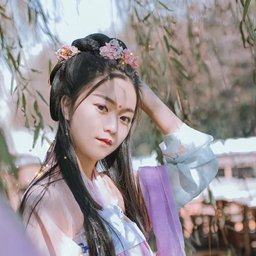 高贵紫衣红纱带伞女生头像，唯美古风真人头像