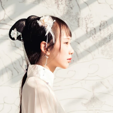 汉服带宠物女生头像，唯美古风真人头像
