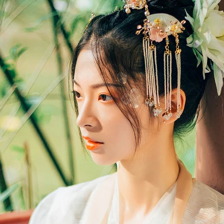 花神泪带团扇女生头像，唯美古风真人头像