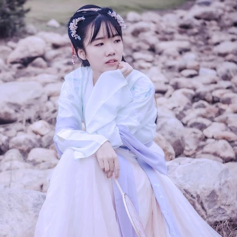 清新带团扇女生头像，唯美古风真人头像