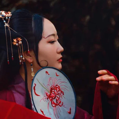 彼岸花妖艳女子头像，唯美古风真人头像