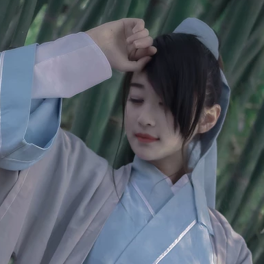 竹林舞剑女生头像，唯美古风真人头像
