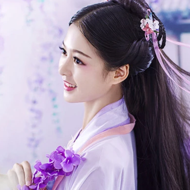 飘逸紫衣带团扇女生头像，唯美古风真人头像