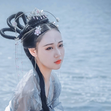 两组齐胸襦裙汉服女子头像，唯美古风真人头像
