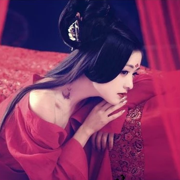 性感妖娆红衣女生头像，唯美古风真人头像