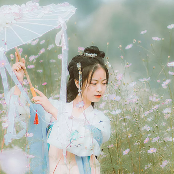 汉服女子带伞头像，唯美古风真人头像