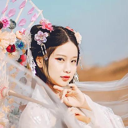娇艳带伞女生头像，唯美古风真人头像