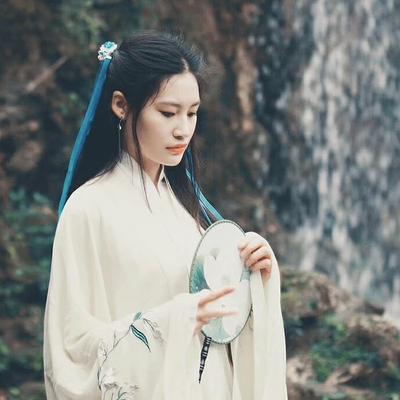 蒙眼带团扇女子头像，唯美古风真人头像