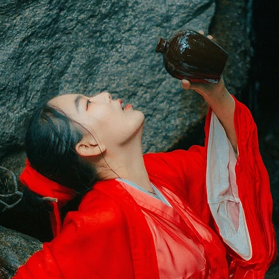 红衣女子霸气头像，唯美古风真人女子头像