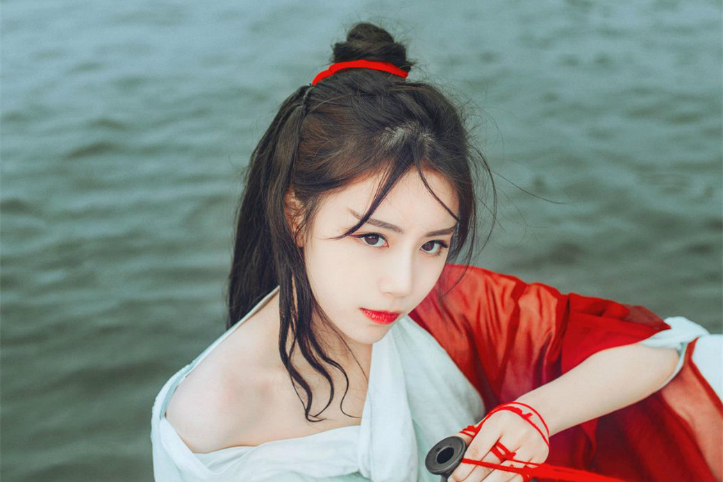 侠骨柔情女子古风头像大全，红衣似火灼人眼