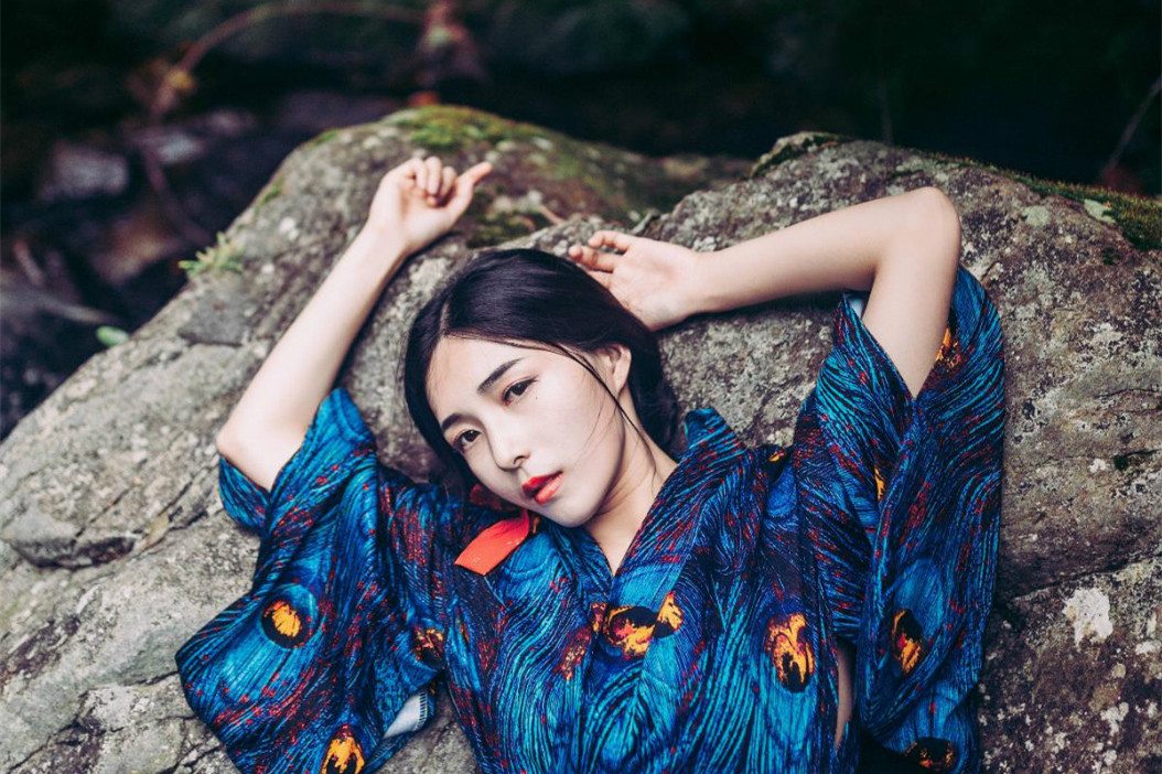 林间溪水灵气女子头像，唯美古风头像真人