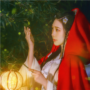 夜深庭间女子古风头像大全，红斗篷美人qq头像
