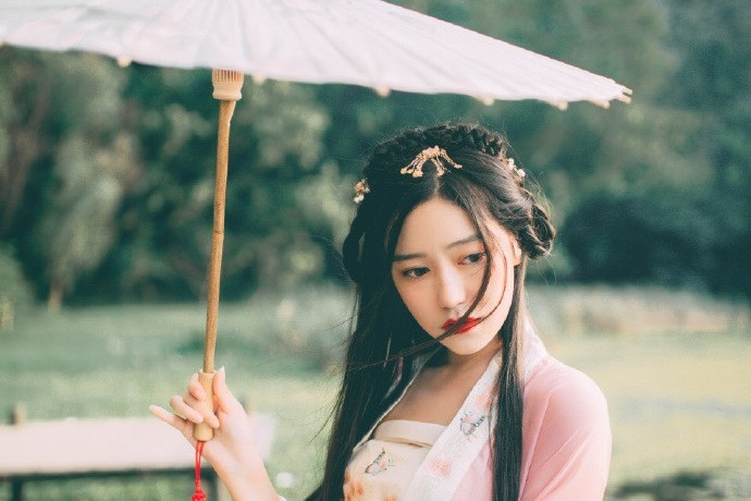 灼灼风姿古风真人头像，好看的女生qq头像