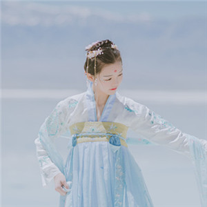 冰灵纯净蓝衣汉服女子头像，可爱女生古风真人