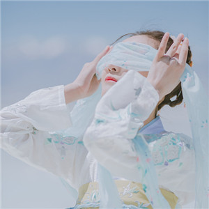 冰灵纯净蓝衣汉服女子头像，可爱女生古风真人