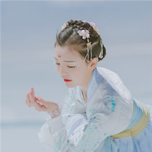 冰灵纯净蓝衣汉服女子头像，可爱女生古风真人