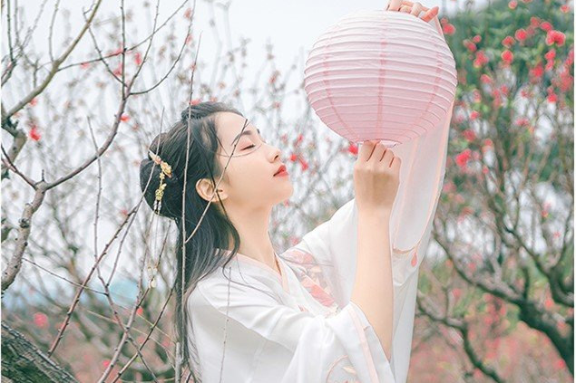 轻盈温婉的古风女子头像，中国古典风格qq头像