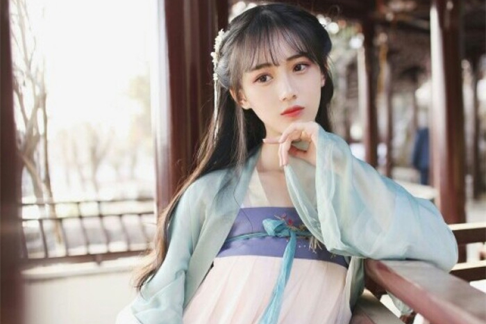 粉妆玉琢的女子古风头像，中国风女生头像