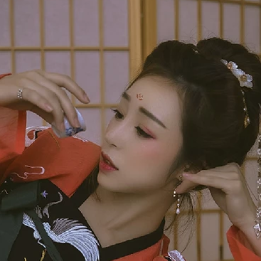 伤感喝酒女生头像，唯美古风真人头像
