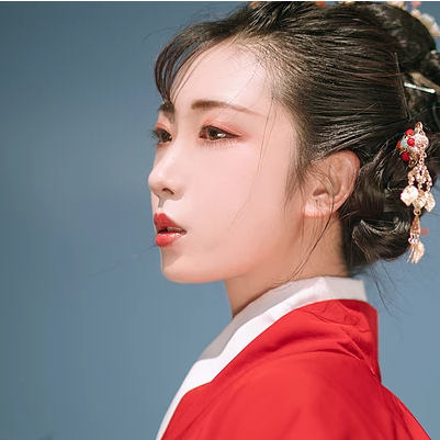 红衣女子流泪头像，唯美古风真人头像
