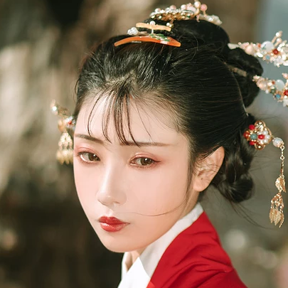 红衣女子流泪头像，唯美古风真人头像