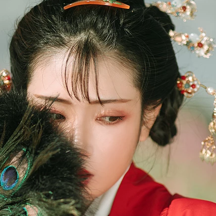 红衣女子流泪头像，唯美古风真人头像